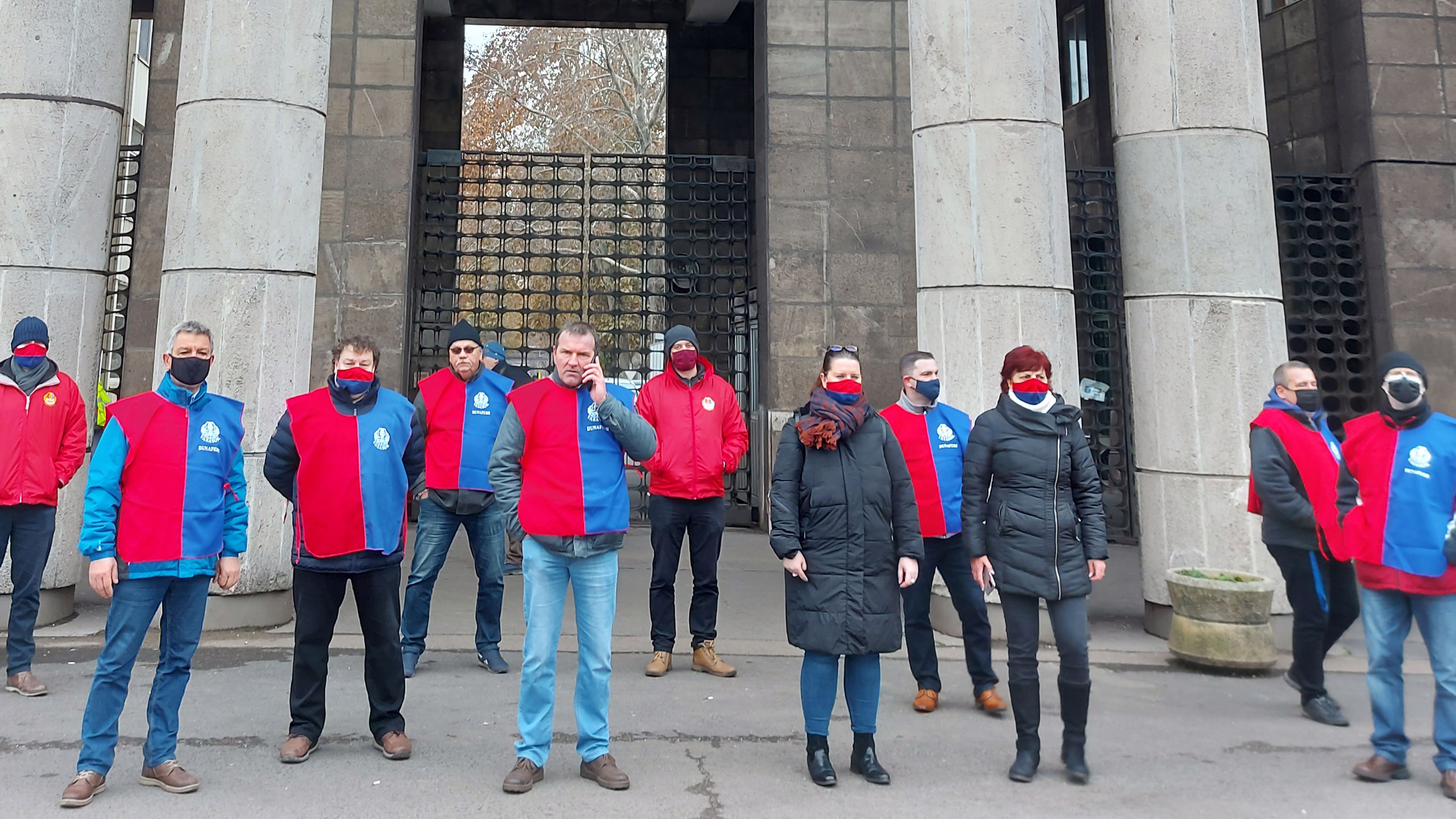 Unacceptable dismissals of trade union leaders at ISD Dunaferr in Hungary