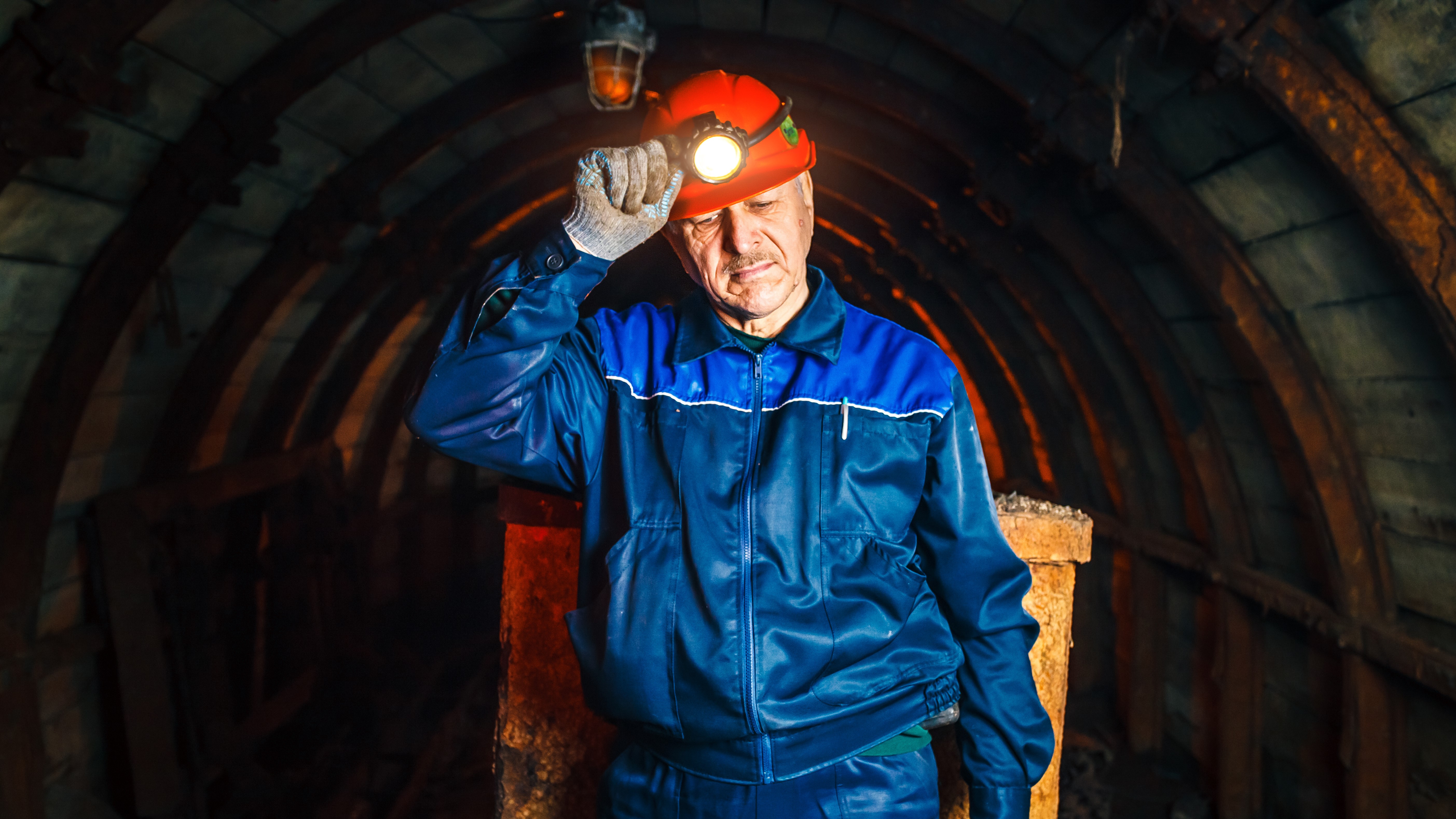 Polish trade unions sign agreement to plan phase out of hard coal mines